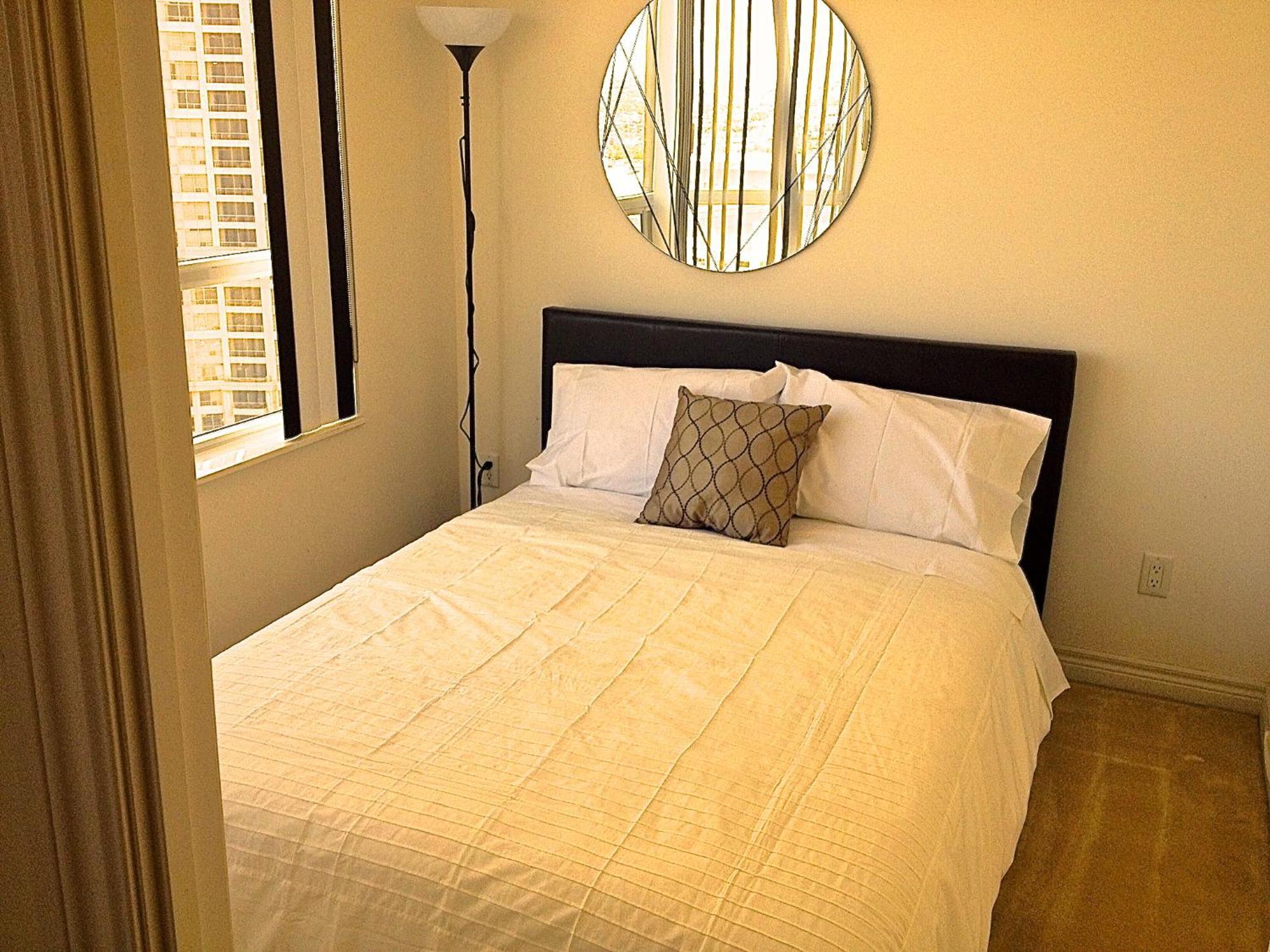 Royal Stays Furnished Apartments - Square One Mississauga Cameră foto