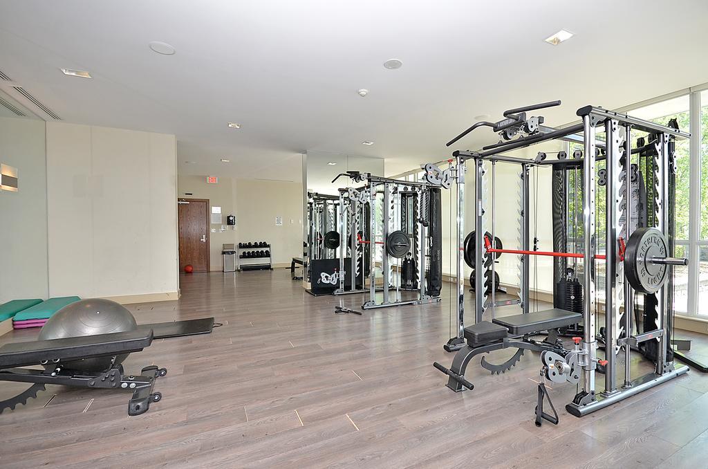 Royal Stays Furnished Apartments - Square One Mississauga Exterior foto