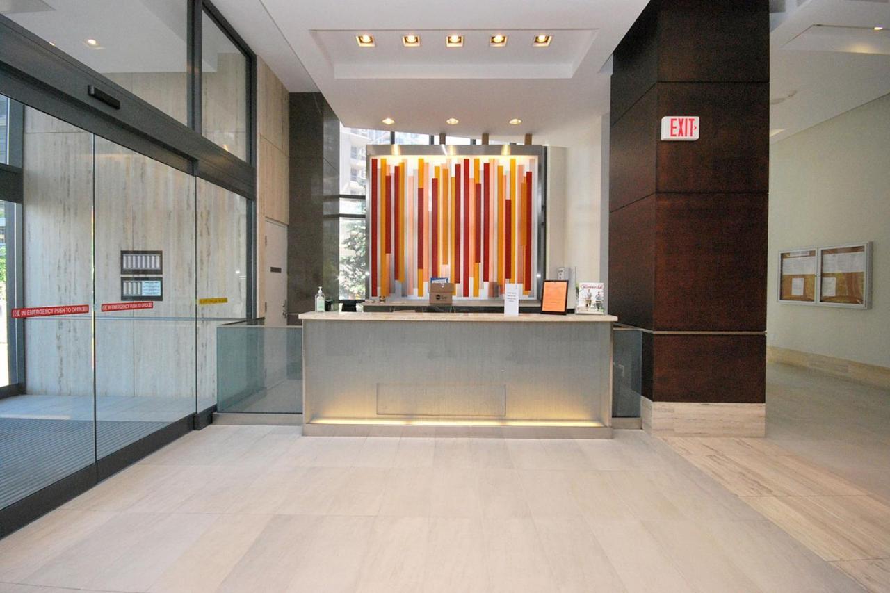 Royal Stays Furnished Apartments - Square One Mississauga Exterior foto